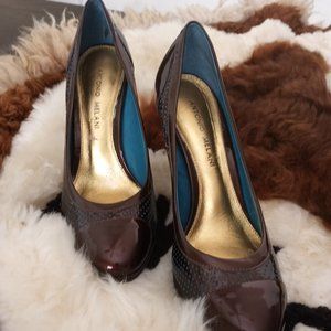 ANTONIO MELANIE Brown and teal 2.5 inch heels